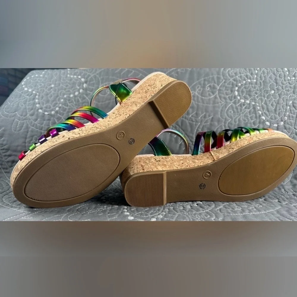 Thereabouts Girls Olive Metallic Multi Wedge Sandals NWT Size Big Girls 4